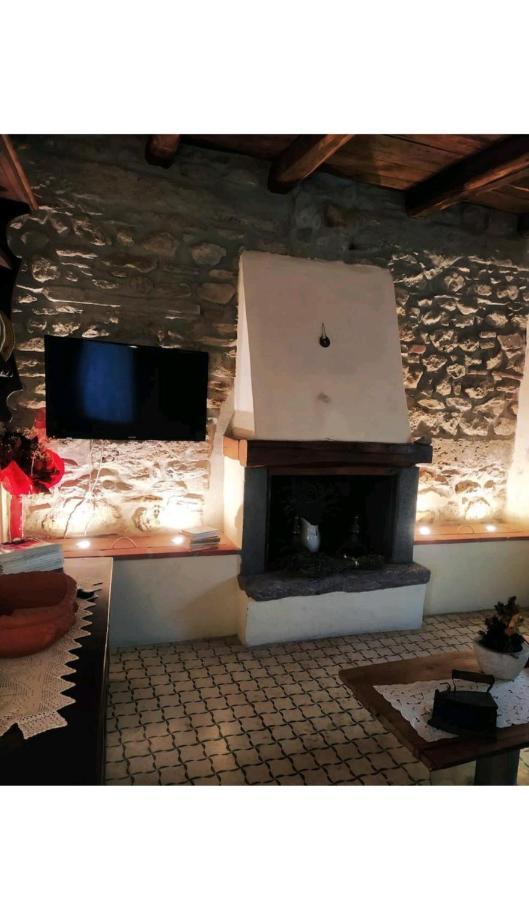 Casa Vacanze Al Colletto - Con Terrazza Panoramica In Centro Storico Vagli di Sotto Exterior photo