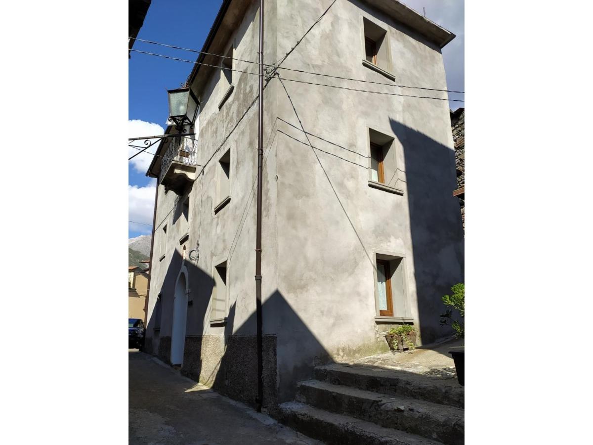Casa Vacanze Al Colletto - Con Terrazza Panoramica In Centro Storico Vagli di Sotto Exterior photo