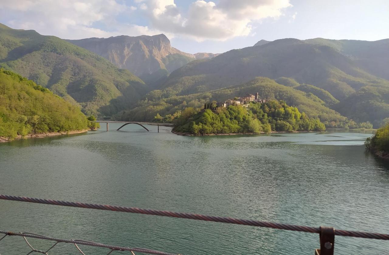 Casa Vacanze Al Colletto - Con Terrazza Panoramica In Centro Storico Vagli di Sotto Exterior photo